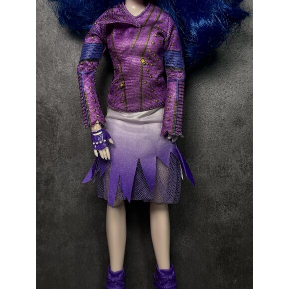 Disney Descendants 3 MAL Doll - Missing Hand - Picture 2 of 6